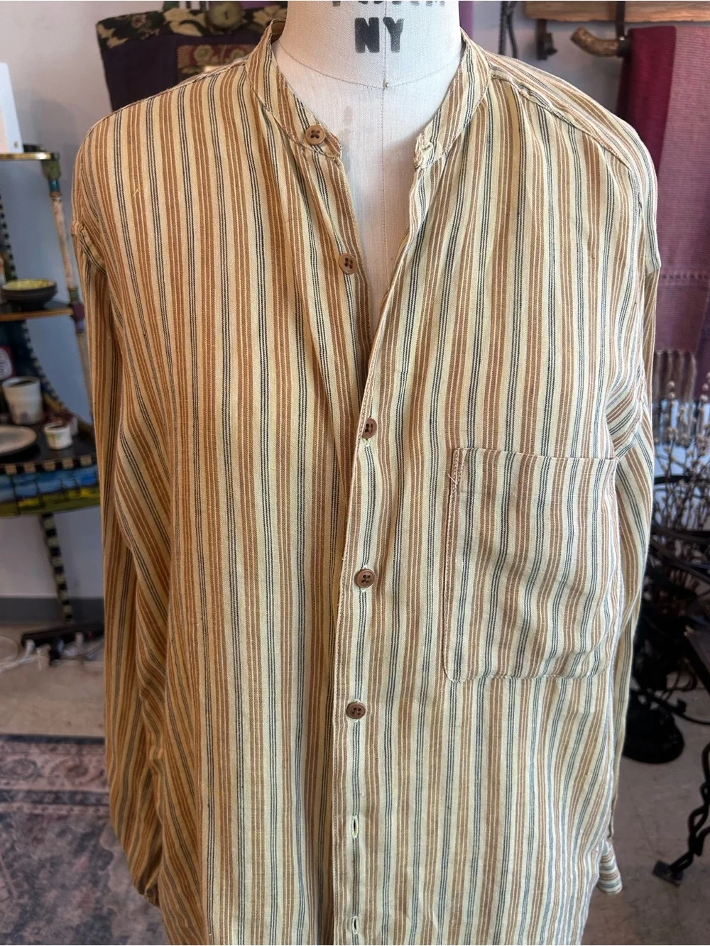 Banana Republic Men’s Striped Linen Shirt in Tan, Beige Navy Portugal Vintage S